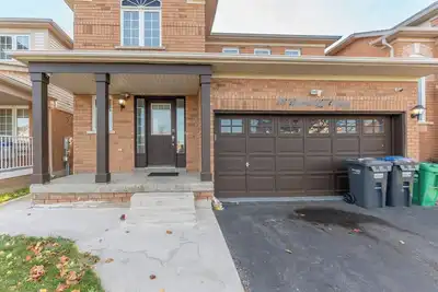 Spacious & Cozy 3br, 2. 5wr Family Retreat in Brampton
