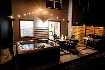 Image de Spacious 3bd 2. 5ba Retreat with Hot Tub & Fire Pit