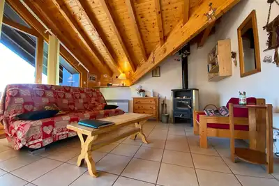 Image de Grand T3 lumineux avec balcon, parking & casier skis en centre-ville de Samoëns