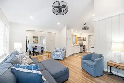 Image de Remodeled, Private Pool & Hot Tub, Beach Nearby