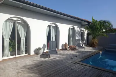 Image de Maison avec piscine, plage à 2km, golf, surf, randonnée