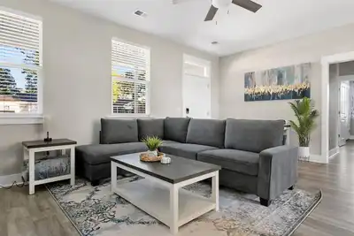 Image de Entire Home - Great Location