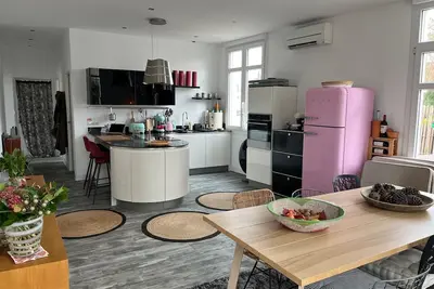 Image de Très bel appartement avec grande terrasse\n300 m de la plage
