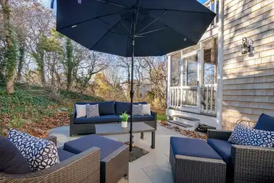 Image de Walk to beach, private patio!