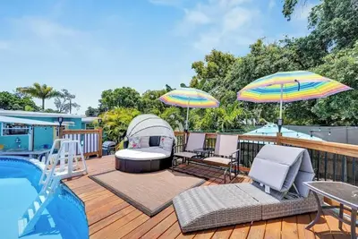 Image de St pete pool location · Dreamy Palms Haven- Tropical Oasis w/Pool