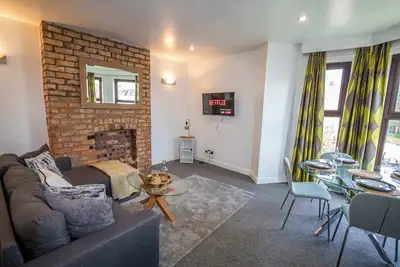 Image de Stunning Didsbury Apartment by City SuperHost