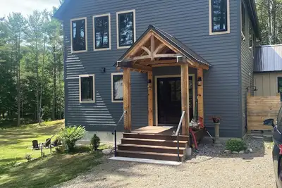 Image de Custom home in the mountains, minutes to all Wilmington has to offer!