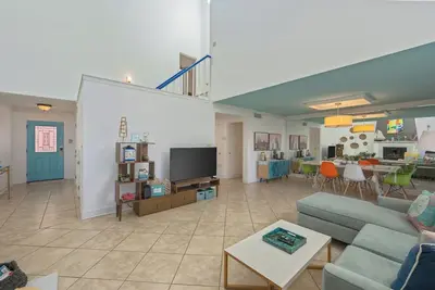 Image de Sophisticated Th Shoreline Towers Walk 2 beach