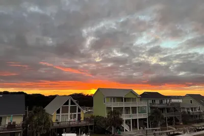 Image de Lovely 3-bedroom townhome on a canal for boating-kayaking- steps to the beach