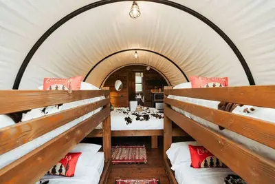 Image de Family-Friendly Ranch Stay in Covered Wagon | Trails & Animals