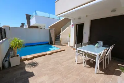Image de Sunny bungalow with roof terrace and south-facing pool in San Pedro del Pinatar