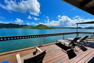 Image de Waterfront Simple Luxury in Coral Bay with Endless Blue Views from Every Room