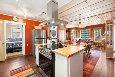 Image de Oceanside w/Views, Dog-Friendly, Gas Stove