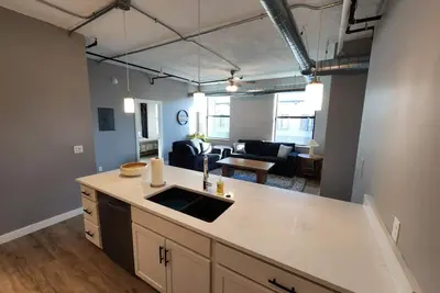 Image de Charming 2-bedroom loft apartment in wonderful downtown Moline with Ac, WiFi