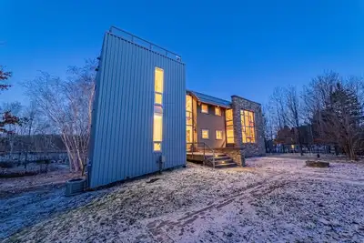 Image de Luxe Lakefront Estate near Minneapolis, Hot Tub, Sauna, Sleeps up to 20 Guests