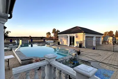 Image de Extraordinary mansion in the country with extreme peace.
