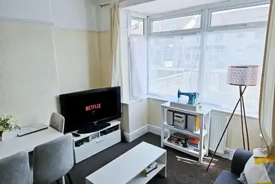 Image de 4-Bed Fast WiFi, Self Check-In, Parking nr Uwe