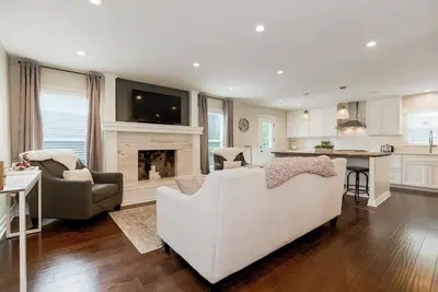 Image de Kid Friendly 4 Bedroom home w/ Private Heated Pool.