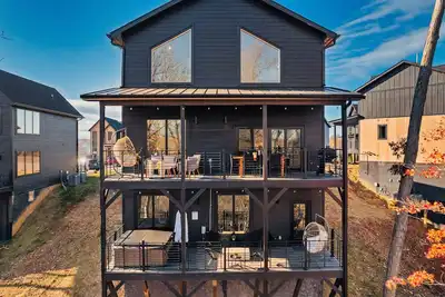 Image de Lux Modern Cabin with Views- Hot Tub, Sauna, Theater, Fitness area, Dog friendly
