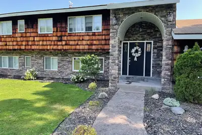 Image de Spacious Oneida lakefront home. 6-bedroom, sleeps 12.