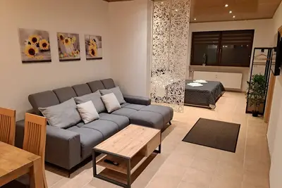 Image de Modern apartment in Oberbexbach, for up to 5 people, with desk & parking space