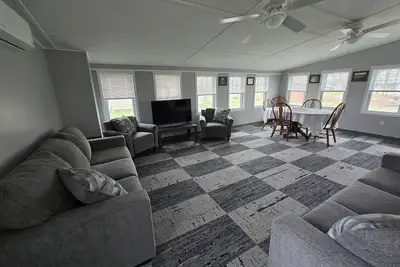 Image de Spacious, Newly Renovated Home in a Quiet Neighborhood