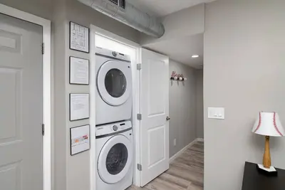 Image de Cowboys & Rangers Mancave Near At&T Stadium with Ac and wifi