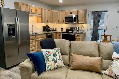 Image de Travel Nurses: Charming 2-bedroom hillside haven near Psu