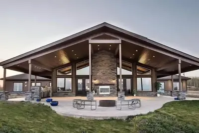 Image de Modern Farm House | 11-Bed Home | Private 136 Acres | Pet Friendly