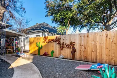 Image de Huge 5br compound! Walk to downtown & Rainey St.