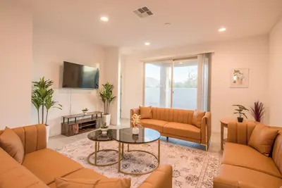 Image de Laveen Spacious home sleeps 8