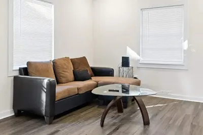 Charming 3br - Downtown Location - Free Parking