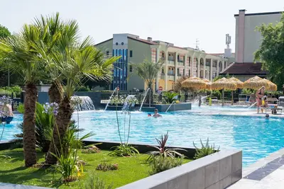 Image de Appartement dans une maison de vacances avec Wifi, piscine, climatisation, Tv, terrasse, parking