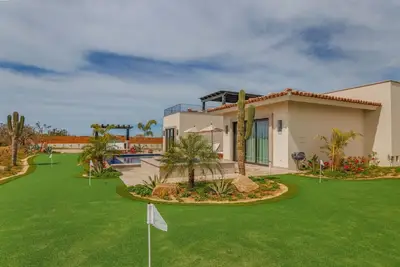 Image de Diamante 4-Bedroom Luxury Retreat W/6 Hole Putting Green - Golf Cart & Transp Incl.