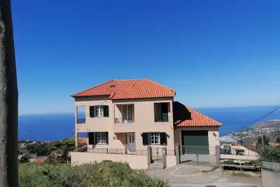 Image de Shelter on the Hill.