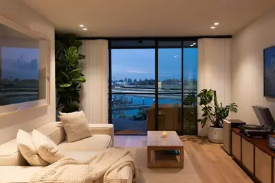 Image de Artemis Coast - Marina Views & Luxe Escape