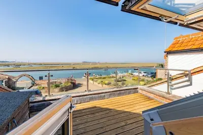 Image de Host & Stay | Shipyard Studio