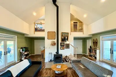 Image de Private new modern farmhouse with amazing views: Farm animals onsite