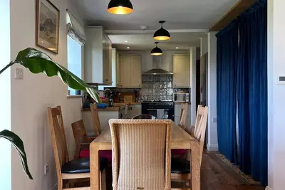 Image de Family Friendly Brewery Conversion on Jurassic Coast with own swimming lake.