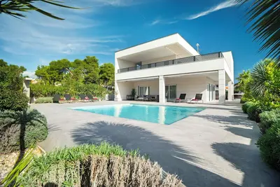 Image de Modern house, heated 9x6 m pool!