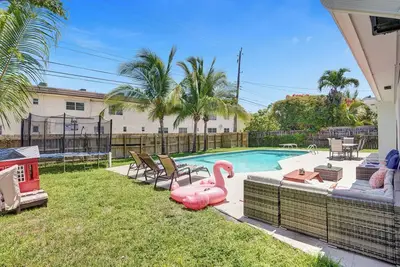 Image de Spacious Villa with Heated Pool, Trampoline, Bbq, Air Hockey