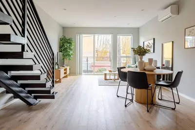 Image de Charming 3-bedroom townhome with WiFi and Ac in marvelous Seattle