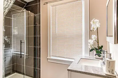 Image de Charming 3-Bedroom Retreat, Off Street Parking, and WiFI