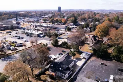 Image de Hilton's Luxe Retreat near Ft Moore & Downtown