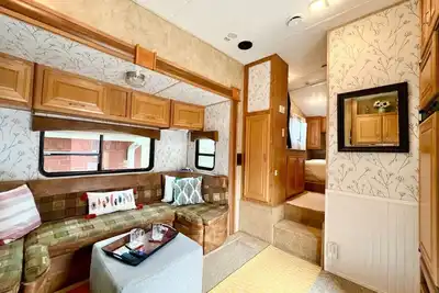 The Glamper Spacious 5th Wheel
