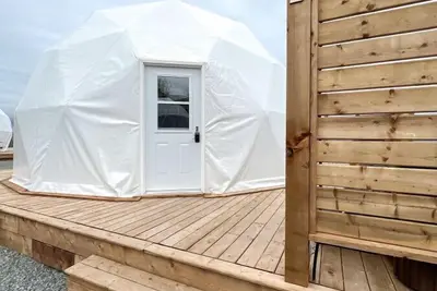 Image de Dome 2 · Luxury Lakeside Dome With Hot Tub
