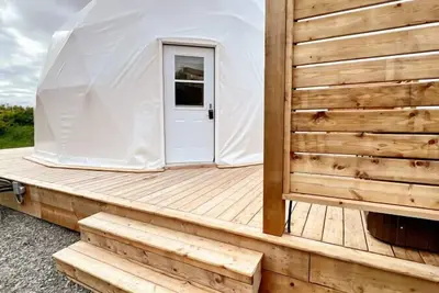 Image de Dome 1 · Luxury Lakeside Dome Experience With Hot Tub
