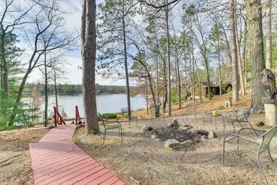 Image de Deck, Grill & Views: Lakefront Cottage in Harrison