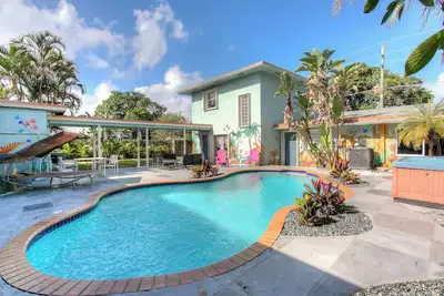 Image de Beautiful Private Oasis 7 Bedrooms 5 Bathrooms with Pool. fully private