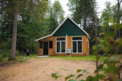 Image de Chalet Chasseur, bord de l'eau